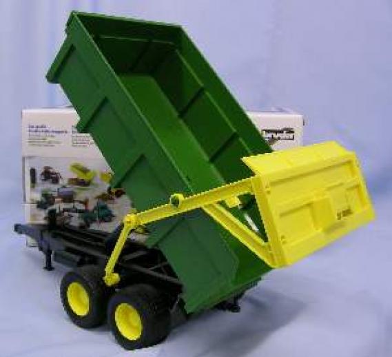  Bruder Green Tipping Trailer 1:16 